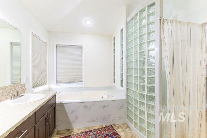 3160 E Springwood Dr, Meridian, Idaho 83642, 6 Bedrooms, 4 Bathrooms, Residential For Sale, Price $1,275,000,MLS 98994852