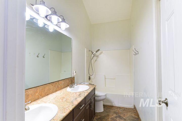 3160 E Springwood Dr, Meridian, Idaho 83642, 6 Bedrooms, 4 Bathrooms, Residential For Sale, Price $1,275,000,MLS 98994852