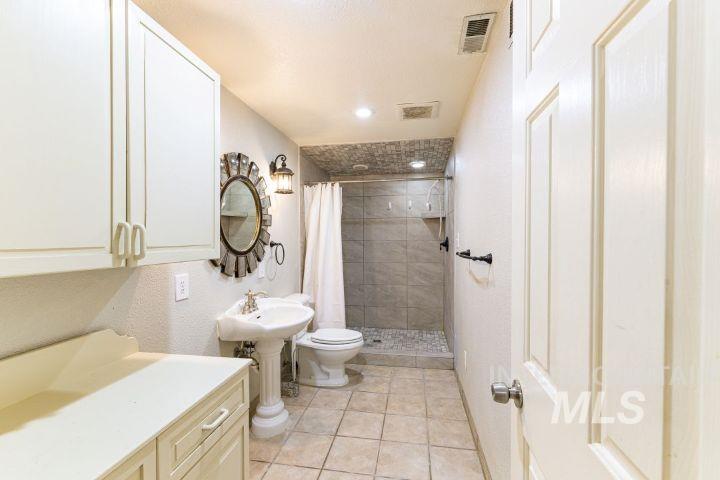 3160 E Springwood Dr, Meridian, Idaho 83642, 6 Bedrooms, 4 Bathrooms, Residential For Sale, Price $1,275,000,MLS 98994852