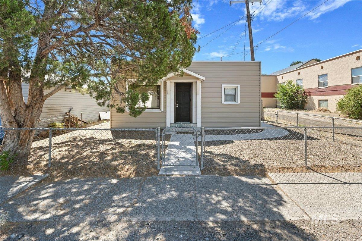 430 Eden St N, Twin Falls, Idaho 83301, 2 Bedrooms, 1 Bathroom, Residential For Sale, Price $179,500, 98994854