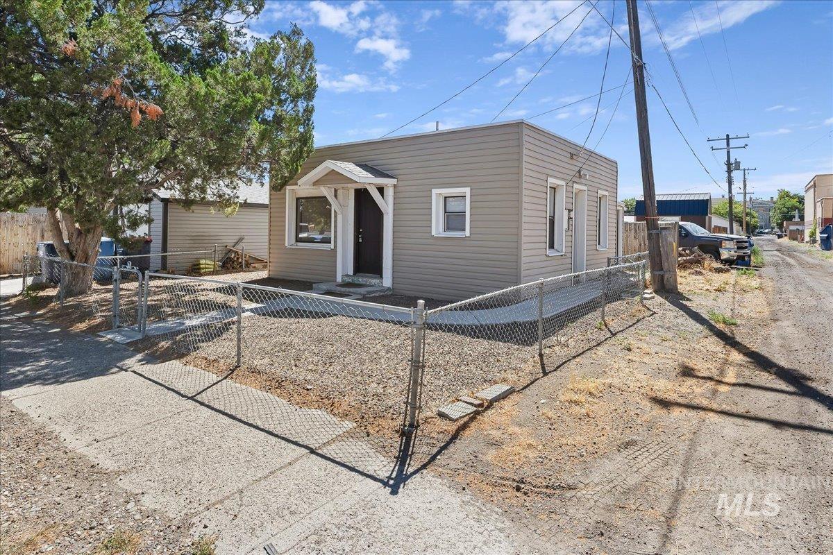 430 Eden St N, Twin Falls, Idaho 83301, 2 Bedrooms, 1 Bathroom, Residential For Sale, Price $179,500, 98994854