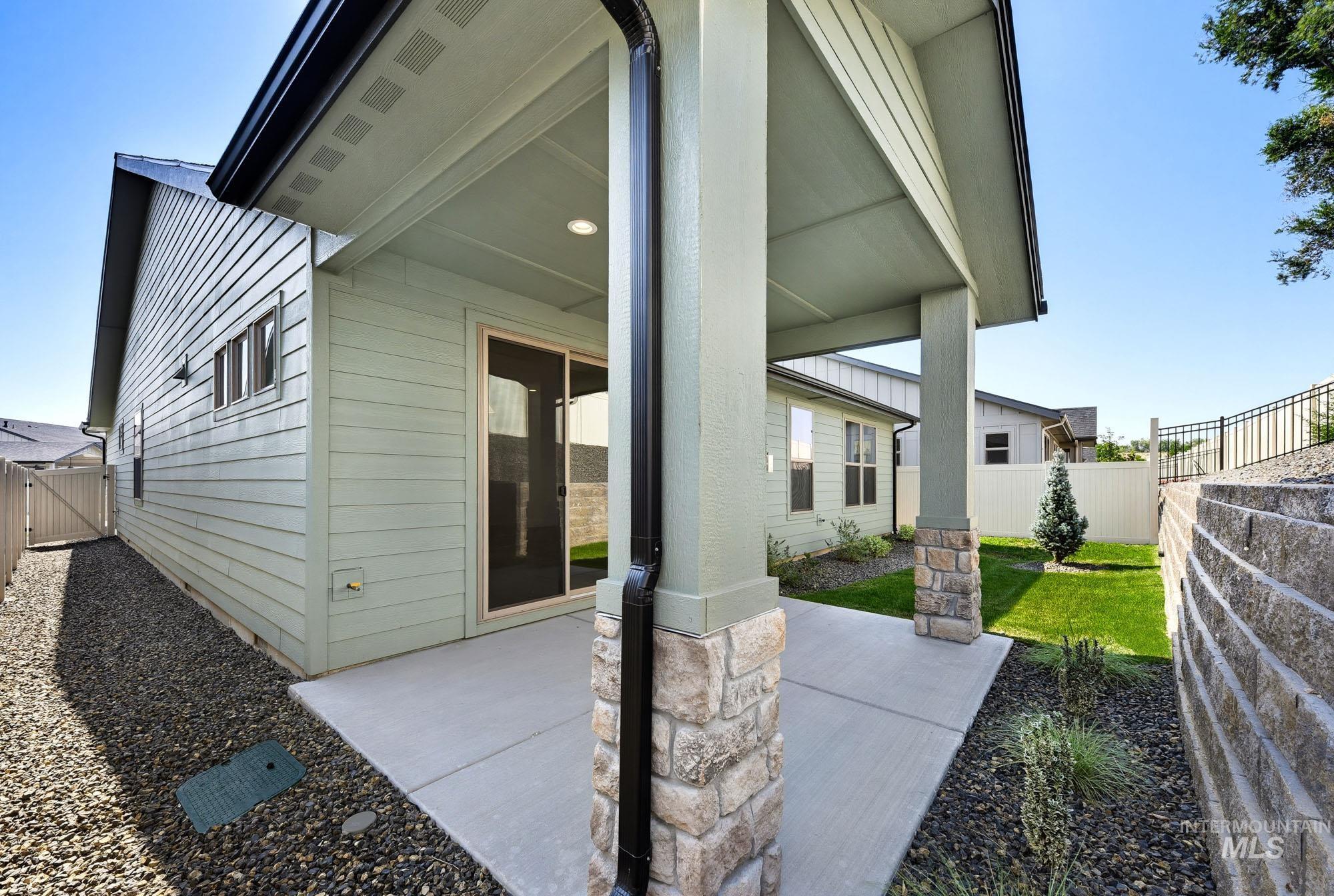 1730 N Green Pine Ln, Star, Idaho 83669, 3 Bedrooms, 2 Bathrooms, Residential For Sale, Price $509,900,MLS 98994855