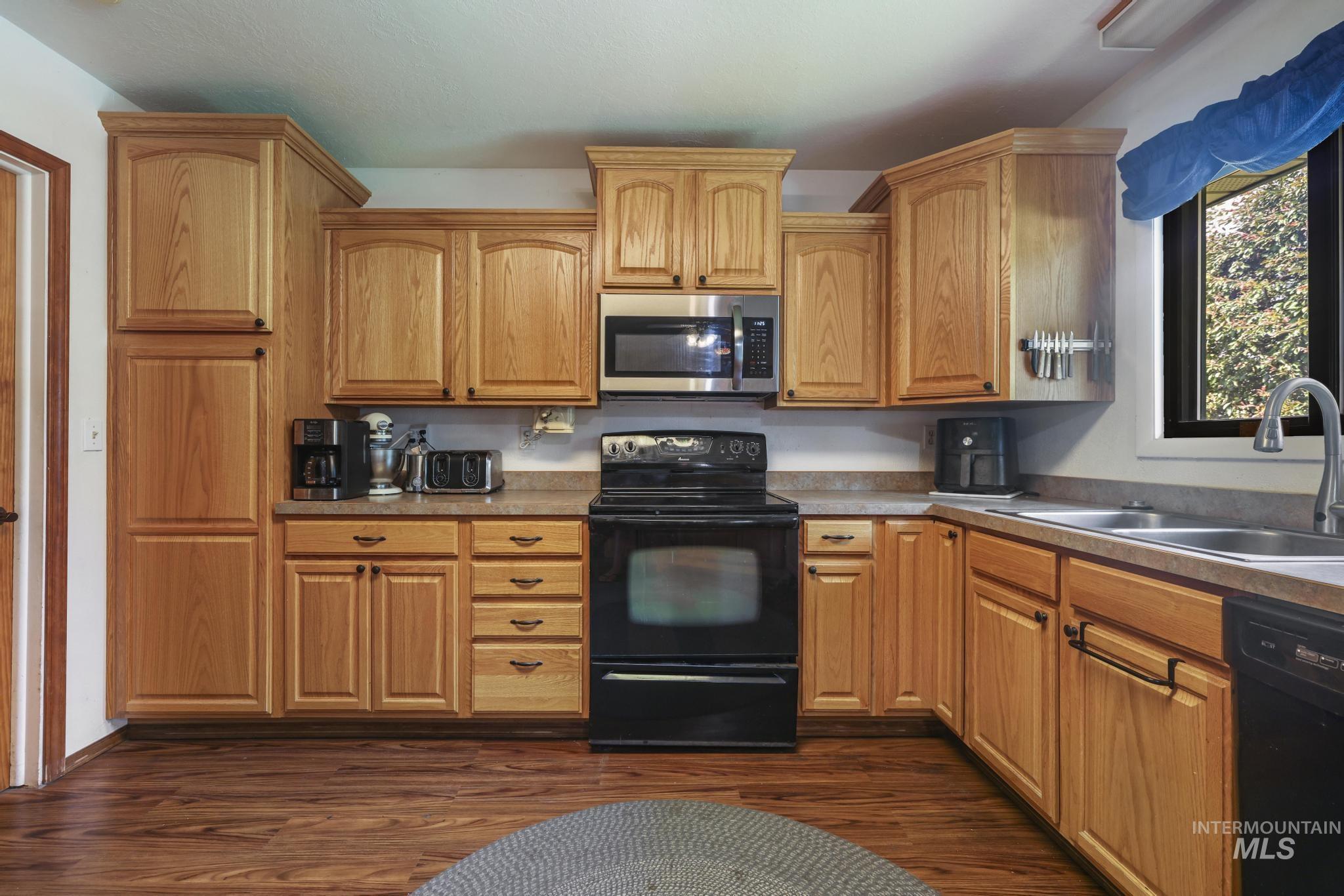 35 Sun Meadows E, Jerome, Idaho 83338, 4 Bedrooms, 4 Bathrooms, Residential For Sale, Price $599,900, 98994859