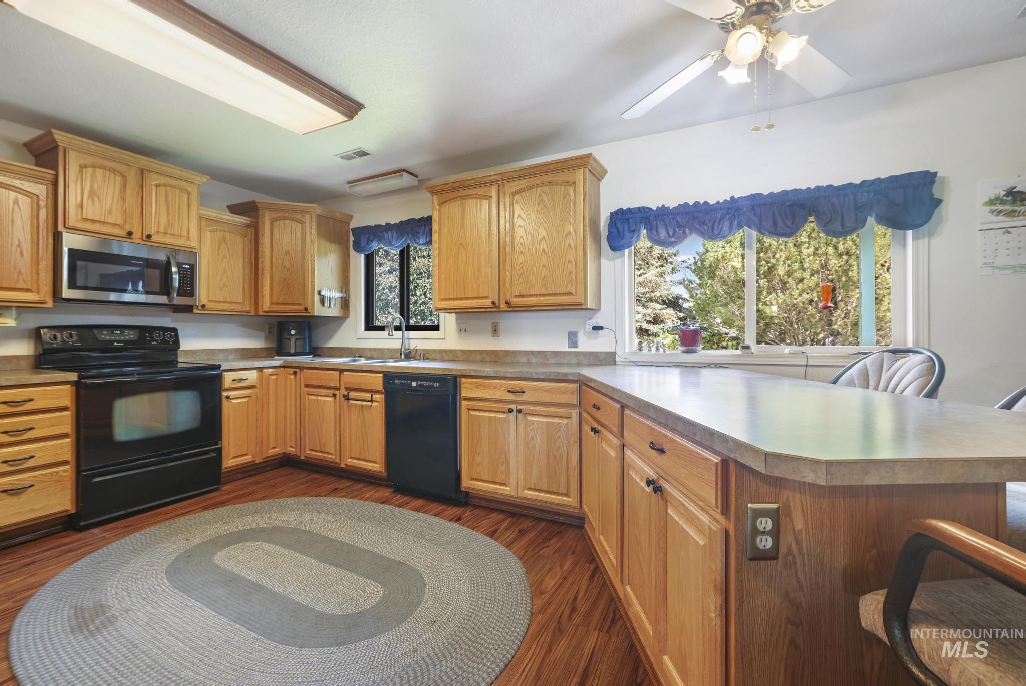 35 Sun Meadows E, Jerome, Idaho 83338, 4 Bedrooms, 4 Bathrooms, Residential For Sale, Price $599,900, 98994859