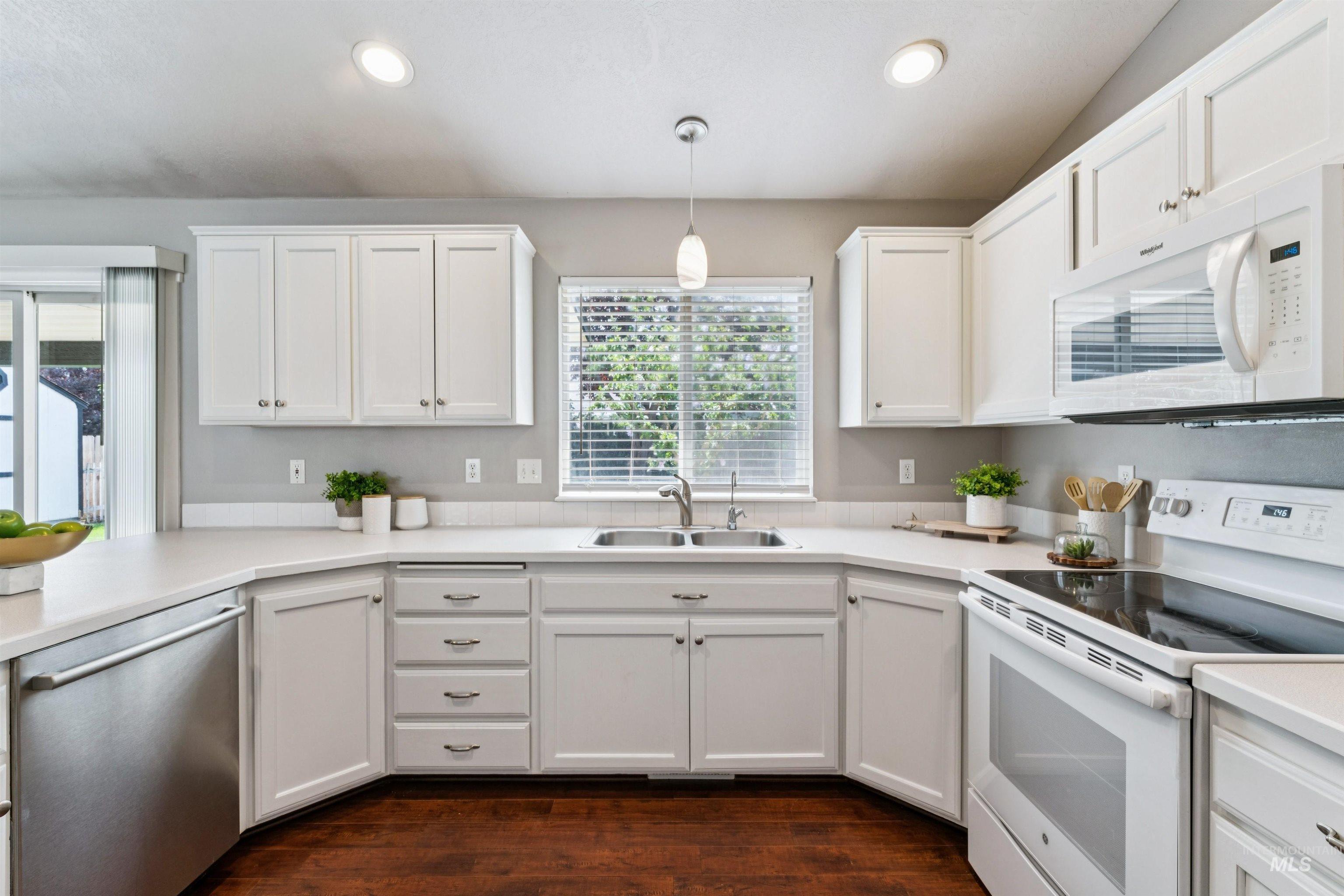 1801 W Calcite Ct., Meridian, Idaho 83642, 4 Bedrooms, 2 Bathrooms, Residential For Sale, Price $495,000, 98994860
