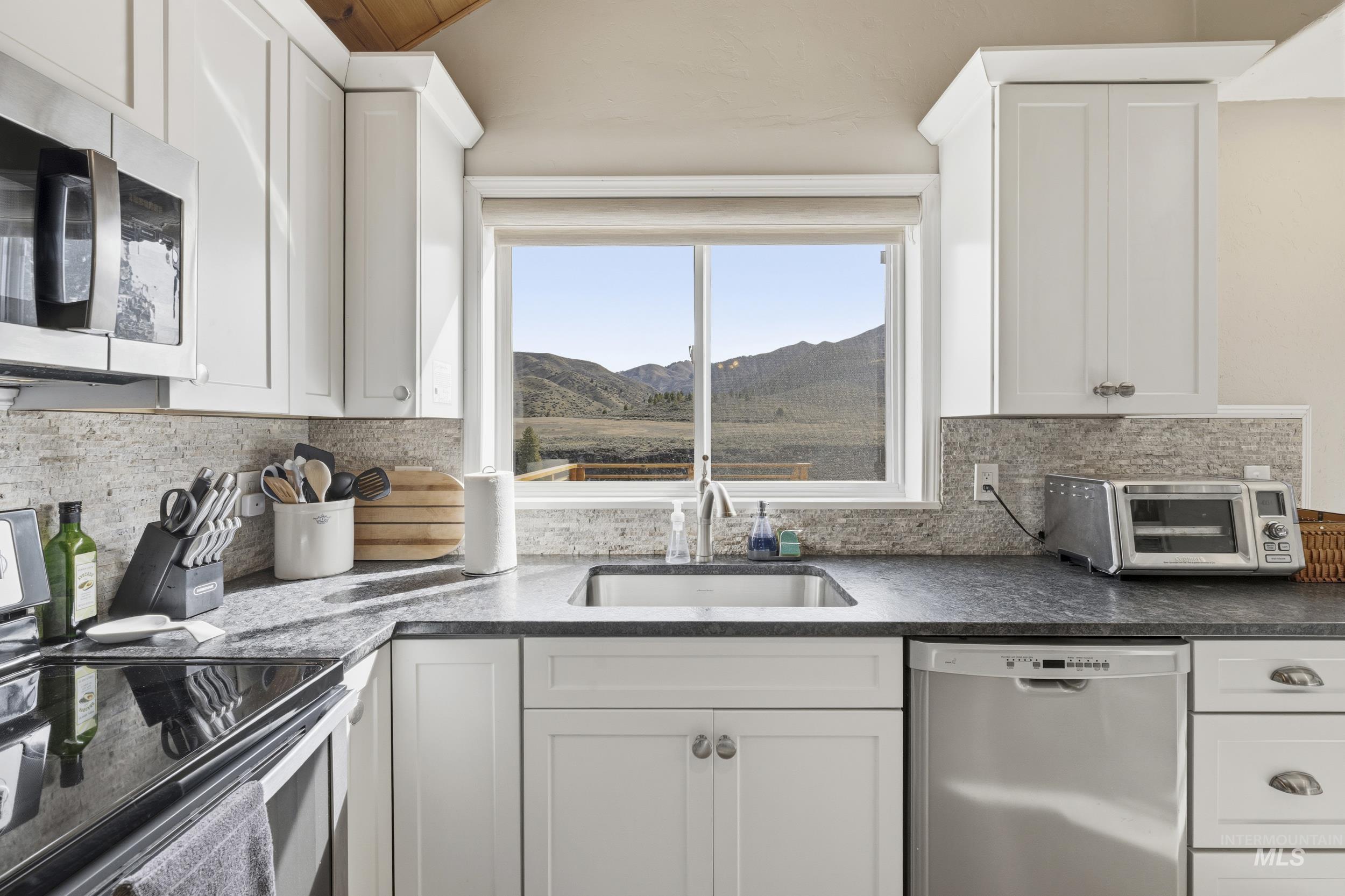 23 Mores Creek Circle, Boise, Idaho 83716, 3 Bedrooms, 2.5 Bathrooms, Residential For Sale, Price $569,900, 98994863
