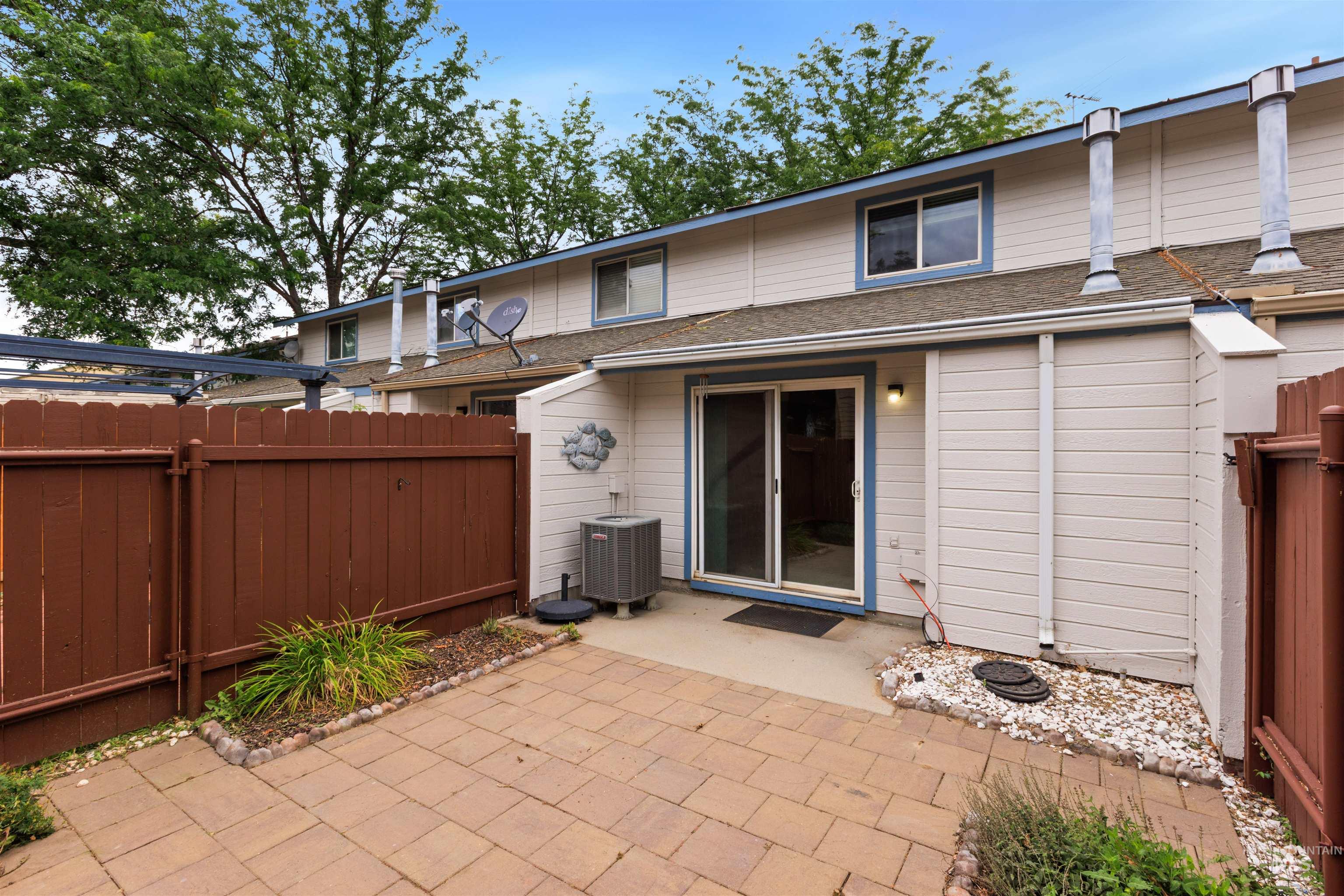 6811 W Preece Ln, Boise, Idaho 83704, 2 Bedrooms, 1.5 Bathrooms, Residential For Sale, Price $290,000, 98994867