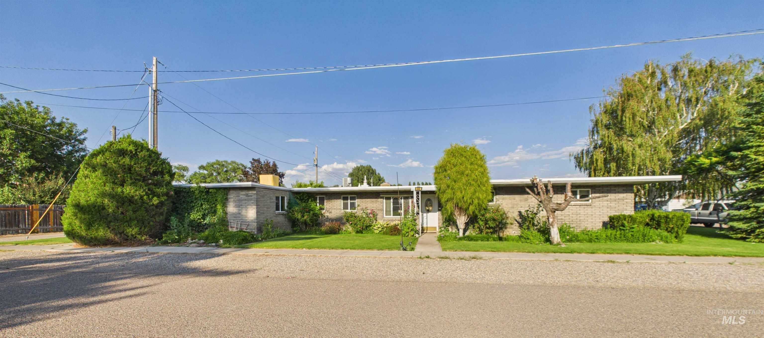 334 S 4TH Street, Rupert, Idaho 83350, 3 Bedrooms, 1.5 Bathrooms, Residential For Sale, Price $329,000,MLS 98994868