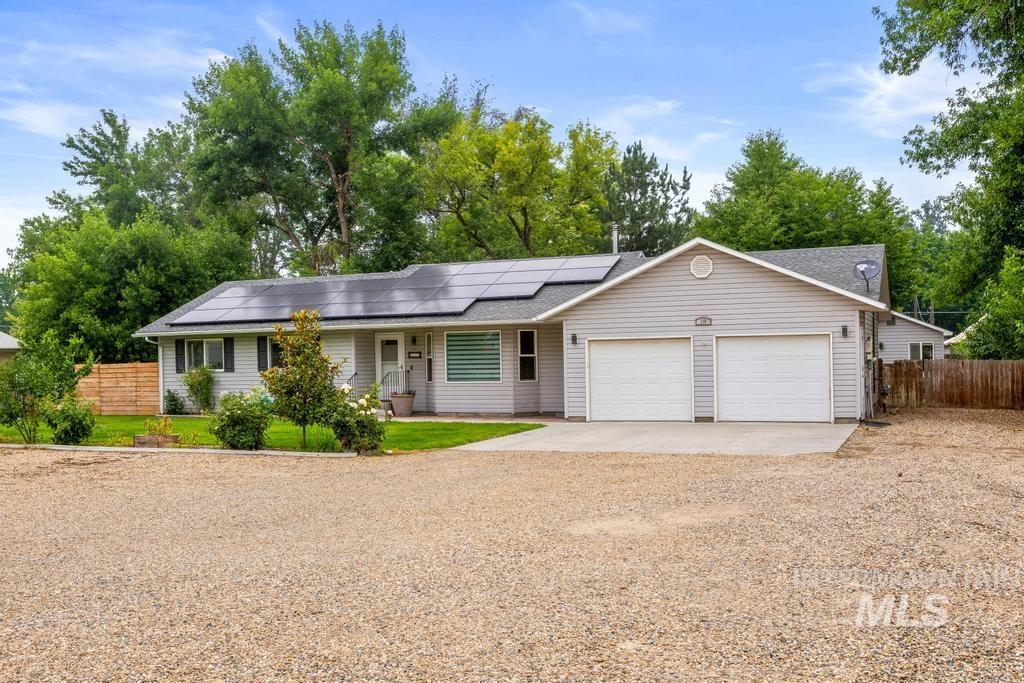 110 E McKinley St., New Plymouth, Idaho 83655, 3 Bedrooms, 2 Bathrooms, Residential For Sale, Price $440,000,MLS 98994869