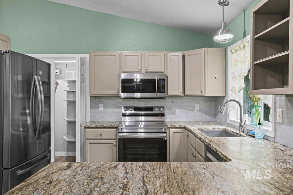 110 E McKinley St., New Plymouth, Idaho 83655, 3 Bedrooms, 2 Bathrooms, Residential For Sale, Price $440,000,MLS 98994869
