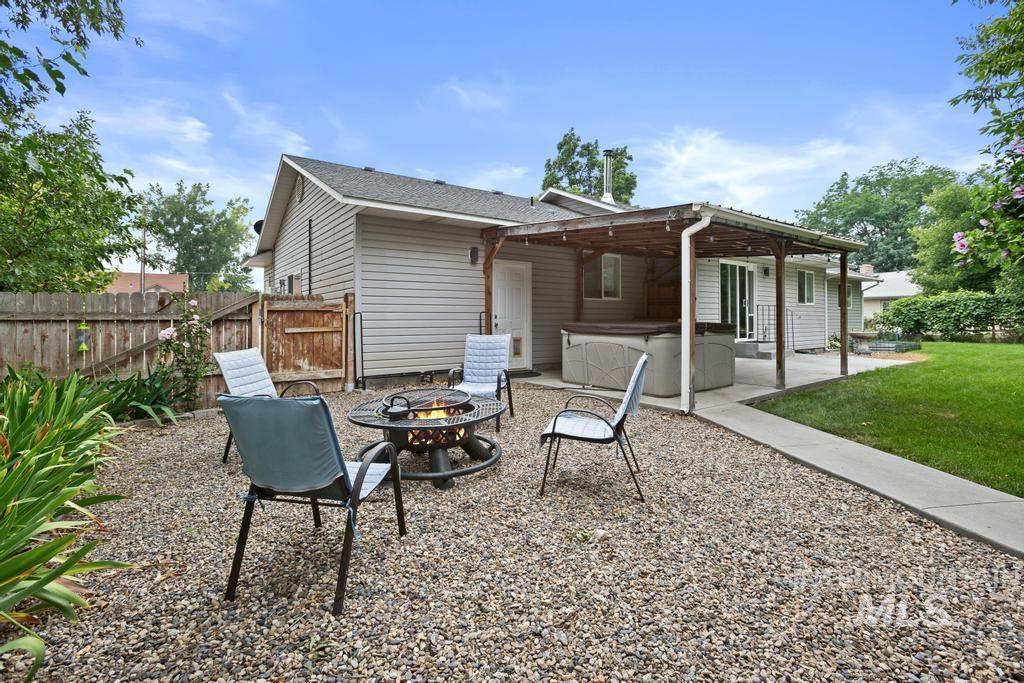 110 E McKinley St., New Plymouth, Idaho 83655, 3 Bedrooms, 2 Bathrooms, Residential For Sale, Price $440,000,MLS 98994869