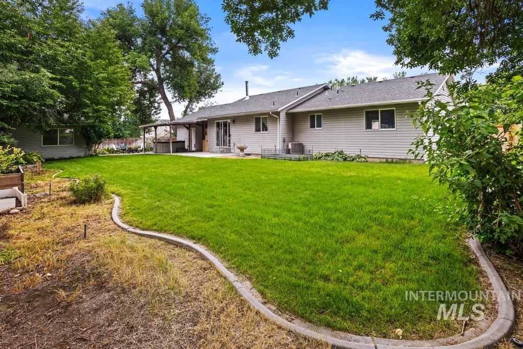 110 E McKinley St., New Plymouth, Idaho 83655, 3 Bedrooms, 2 Bathrooms, Residential For Sale, Price $440,000,MLS 98994869