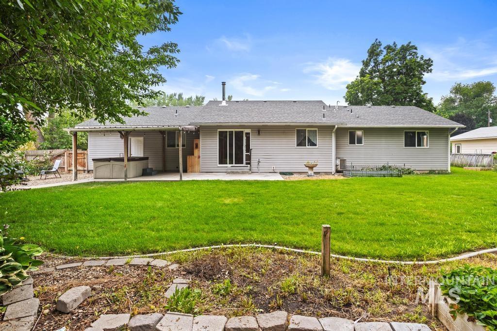 110 E McKinley St., New Plymouth, Idaho 83655, 3 Bedrooms, 2 Bathrooms, Residential For Sale, Price $440,000,MLS 98994869