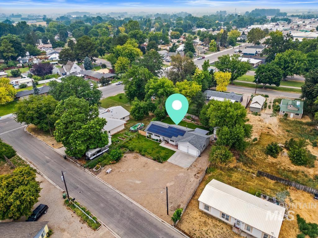 110 E McKinley St., New Plymouth, Idaho 83655, 3 Bedrooms, 2 Bathrooms, Residential For Sale, Price $440,000,MLS 98994869
