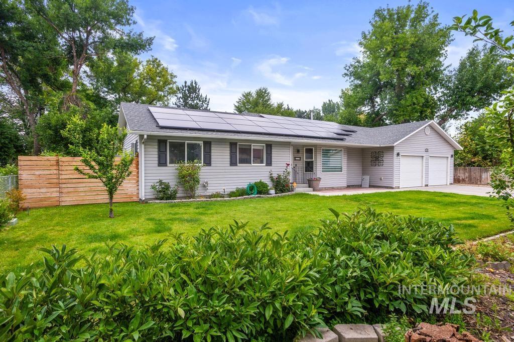 110 E McKinley St., New Plymouth, Idaho 83655, 3 Bedrooms, 2 Bathrooms, Residential For Sale, Price $440,000,MLS 98994869