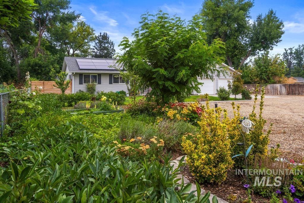 110 E McKinley St., New Plymouth, Idaho 83655, 3 Bedrooms, 2 Bathrooms, Residential For Sale, Price $440,000,MLS 98994869