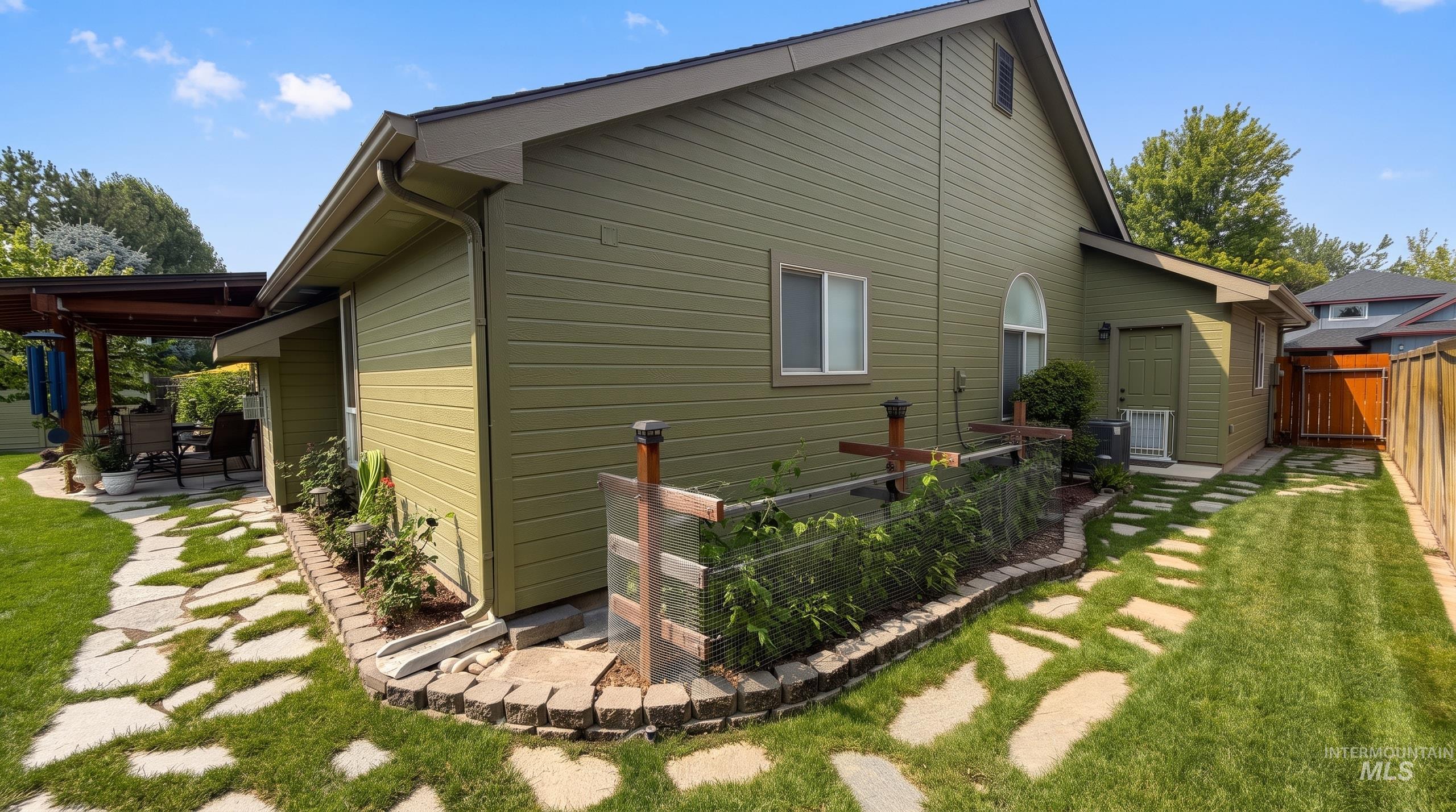 10099 W Arrowleaf Court, Star, Idaho 83669, 3 Bedrooms, 2 Bathrooms, Residential For Sale, Price $520,000, 98994870