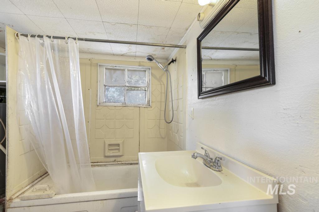 2449 Idaho Ave, Hollister, Idaho 83301, 2 Bedrooms, 1 Bathroom, Residential For Sale, Price $145,000,MLS 98994871