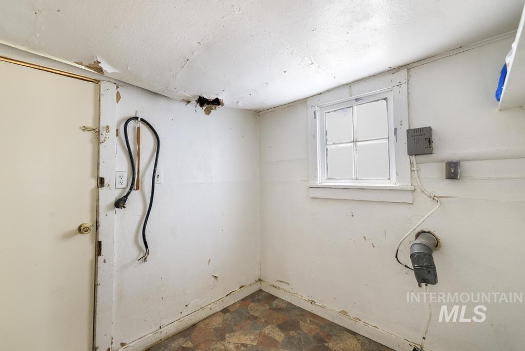 2449 Idaho Ave, Hollister, Idaho 83301, 2 Bedrooms, 1 Bathroom, Residential For Sale, Price $145,000,MLS 98994871