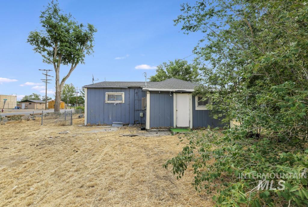 2449 Idaho Ave, Hollister, Idaho 83301, 2 Bedrooms, 1 Bathroom, Residential For Sale, Price $145,000,MLS 98994871