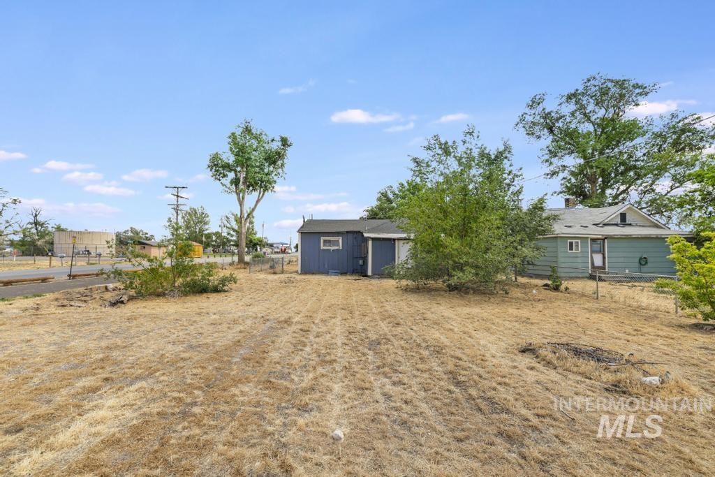 2449 Idaho Ave, Hollister, Idaho 83301, 2 Bedrooms, 1 Bathroom, Residential For Sale, Price $145,000,MLS 98994871