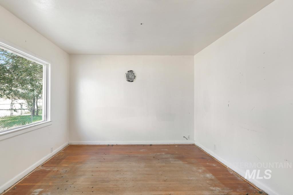 2449 Idaho Ave, Hollister, Idaho 83301, 2 Bedrooms, 1 Bathroom, Residential For Sale, Price $145,000,MLS 98994871