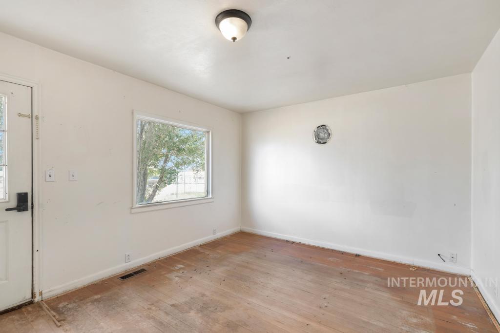 2449 Idaho Ave, Hollister, Idaho 83301, 2 Bedrooms, 1 Bathroom, Residential For Sale, Price $145,000,MLS 98994871