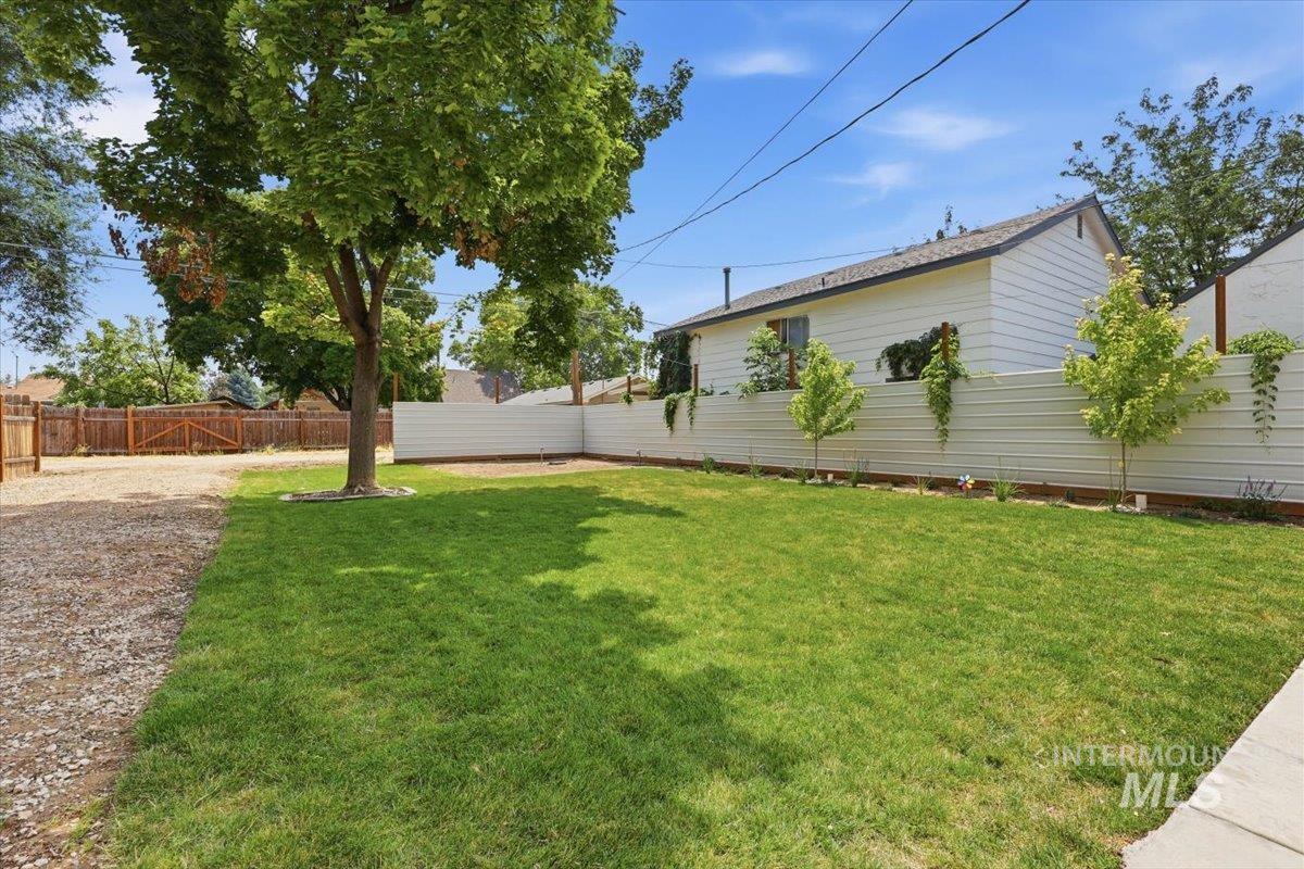 720 17th Avenue S., Nampa, Idaho 83651, 5 Bedrooms, 2 Bathrooms, Residential For Sale, Price $418,900,MLS 98994873