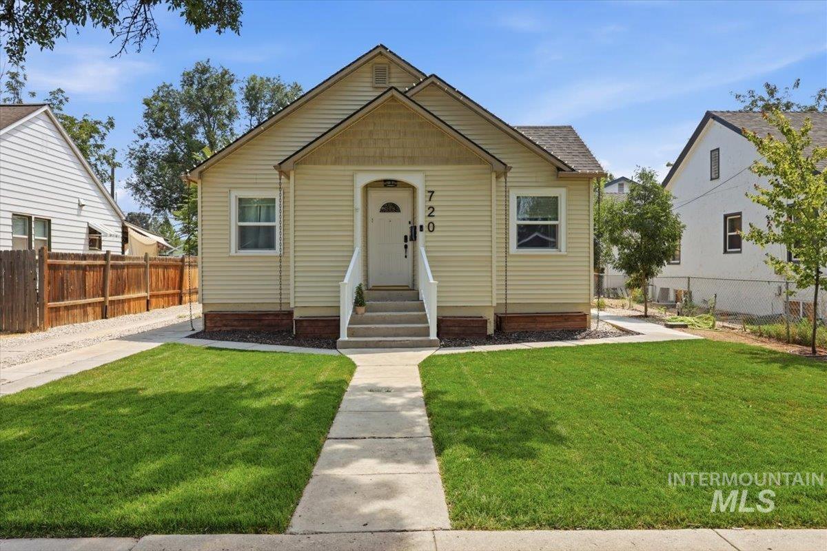 720 17th Avenue S., Nampa, Idaho 83651, 5 Bedrooms, 2 Bathrooms, Residential For Sale, Price $418,900,MLS 98994873