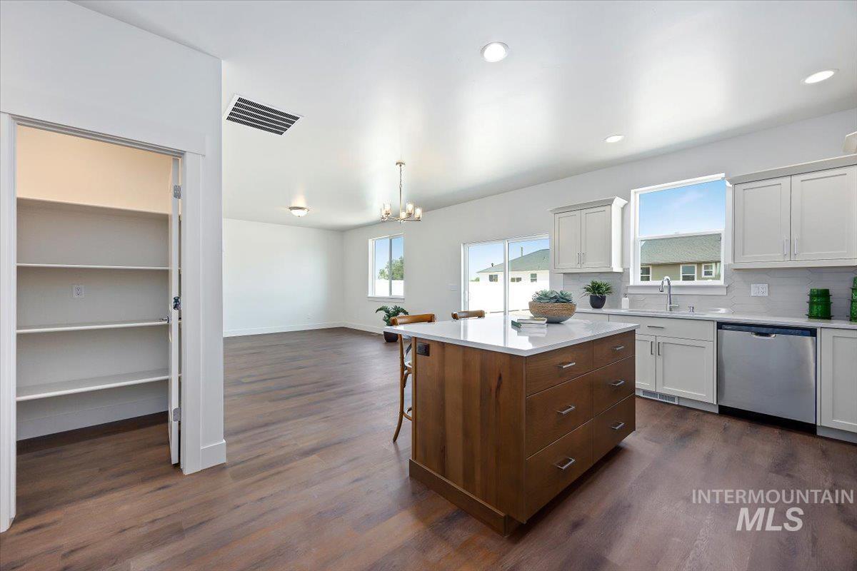 676 Maxine Lane West, Kimberly, Idaho 83341, 4 Bedrooms, 2 Bathrooms, Residential For Sale, Price $438,300,MLS 98994877