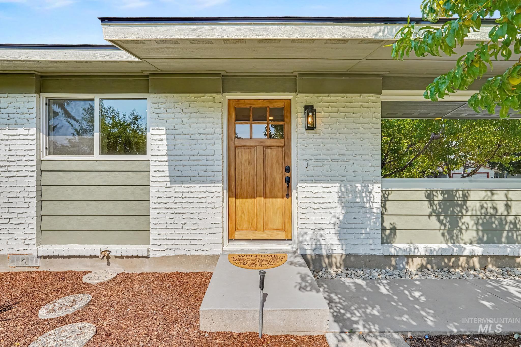 4910 W View Place, Meridian, Idaho 83642, 4 Bedrooms, 2 Bathrooms, Residential For Sale, Price $779,900,MLS 98994881