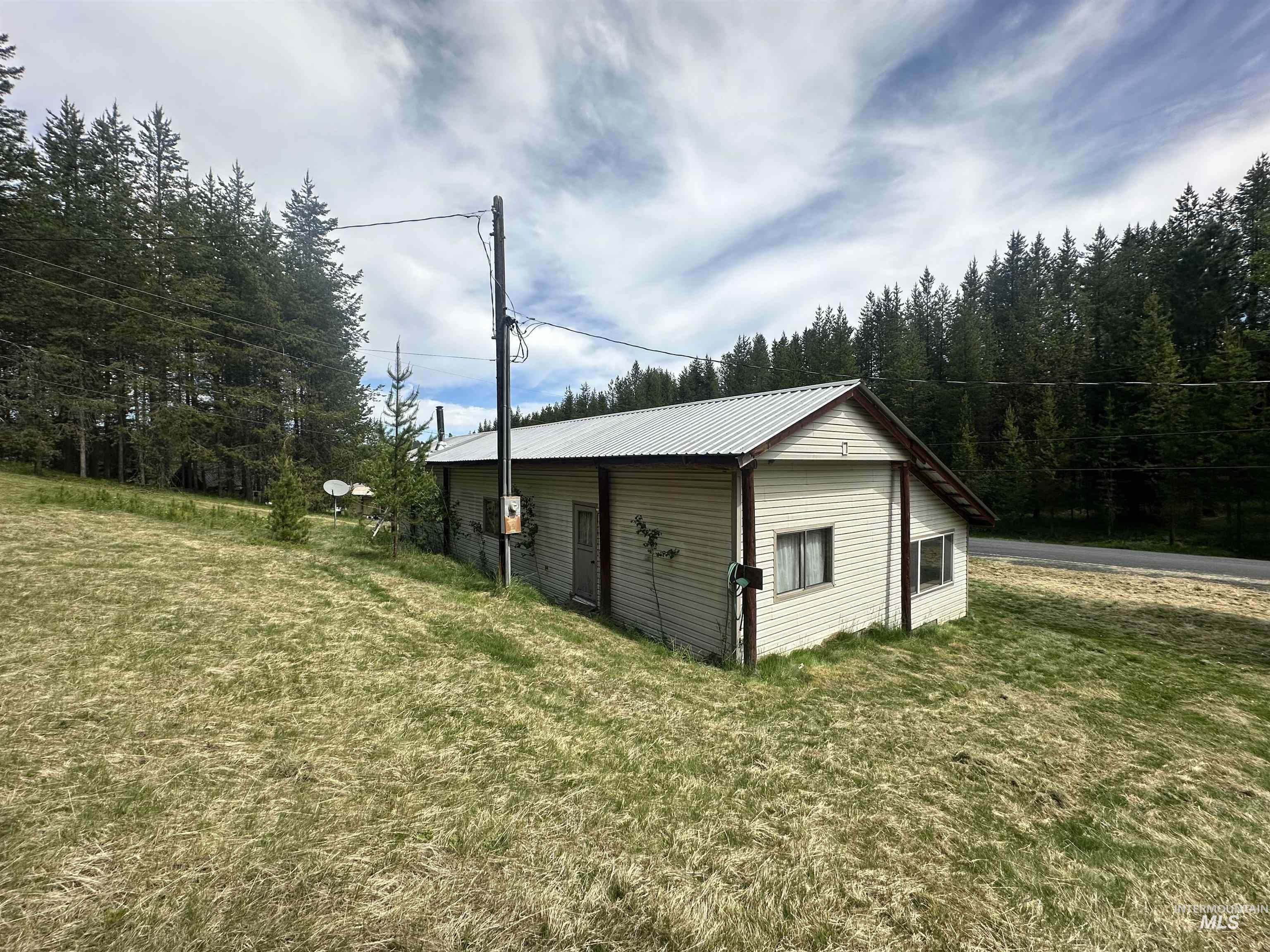 140 Ridgeway, Elk City, Idaho 83525, 2 Bedrooms, 1 Bathroom, Residential For Sale, Price $185,000, 98994891