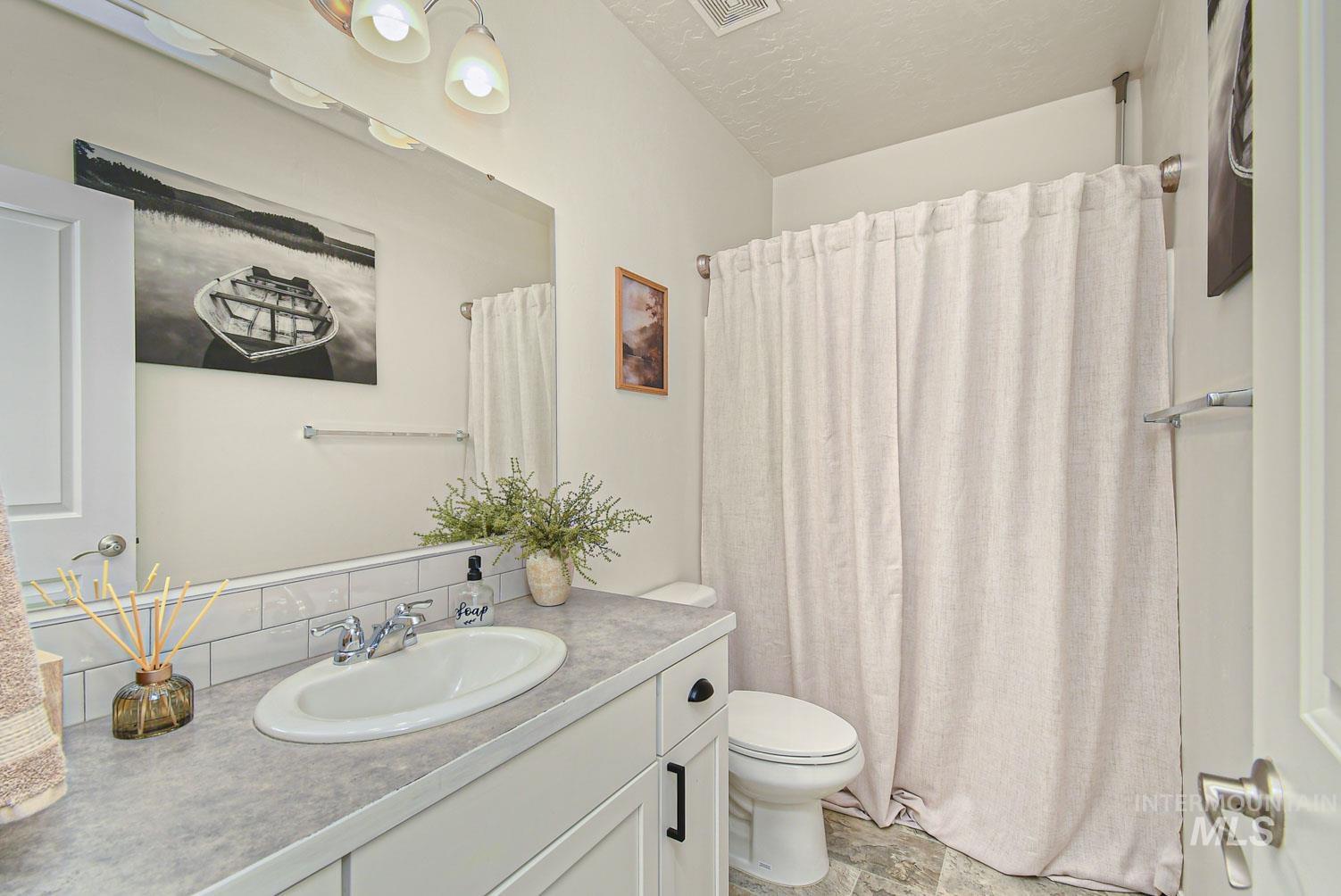 2125 Moon Shadow Dr, Caldwell, Idaho 83607, 5 Bedrooms, 3 Bathrooms, Residential For Sale, Price $549,900, 98994894