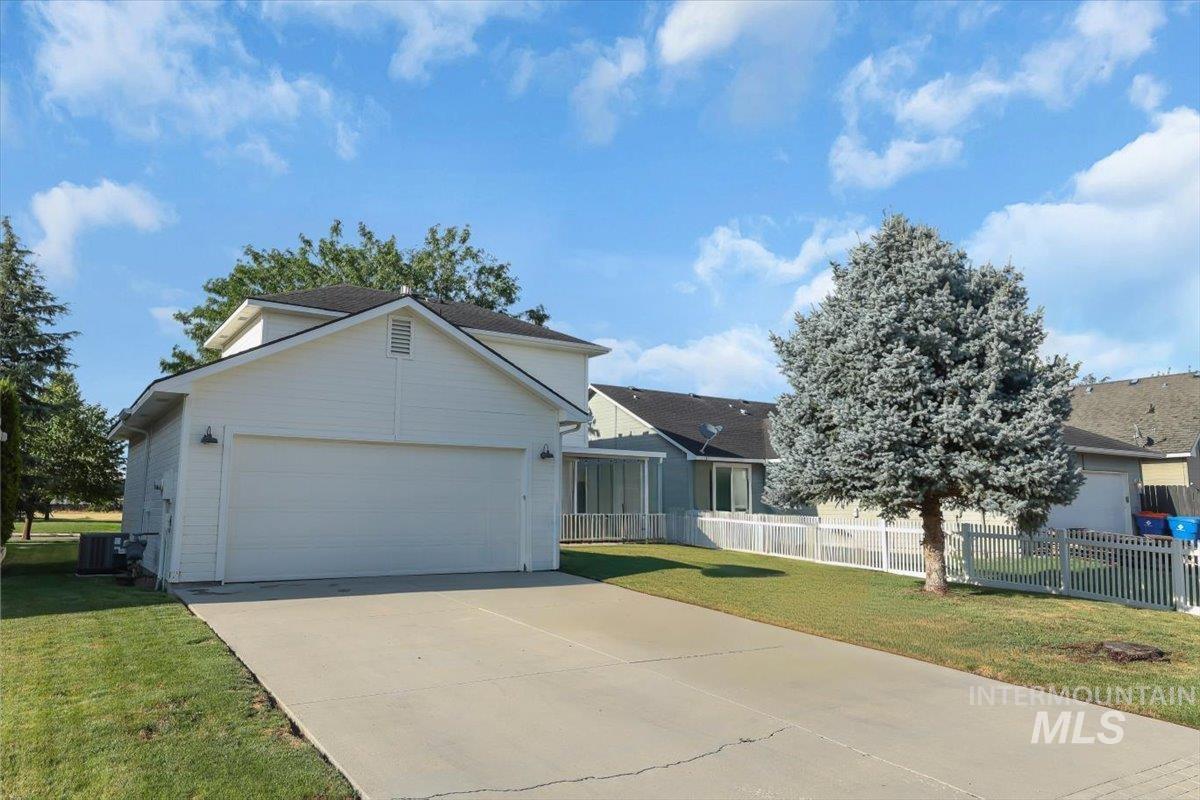 8923 W Banjo Drive, Boise, Idaho 83709, 3 Bedrooms, 2.5 Bathrooms, Residential For Sale, Price $450,000, 98994898