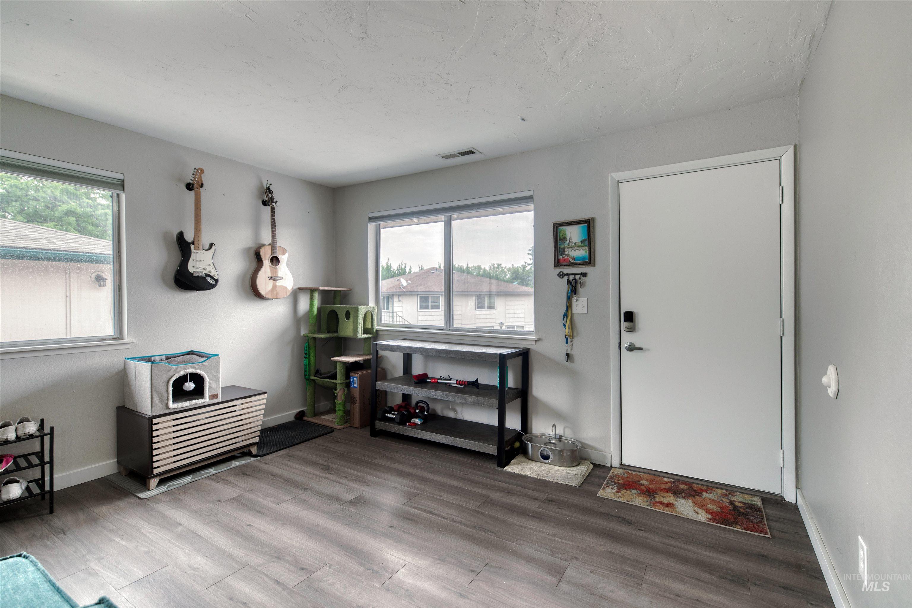 1140 S Phillippi, Boise, Idaho 83705, 2 Bedrooms, 1 Bathroom, Residential For Sale, Price $295,000,MLS 98994899