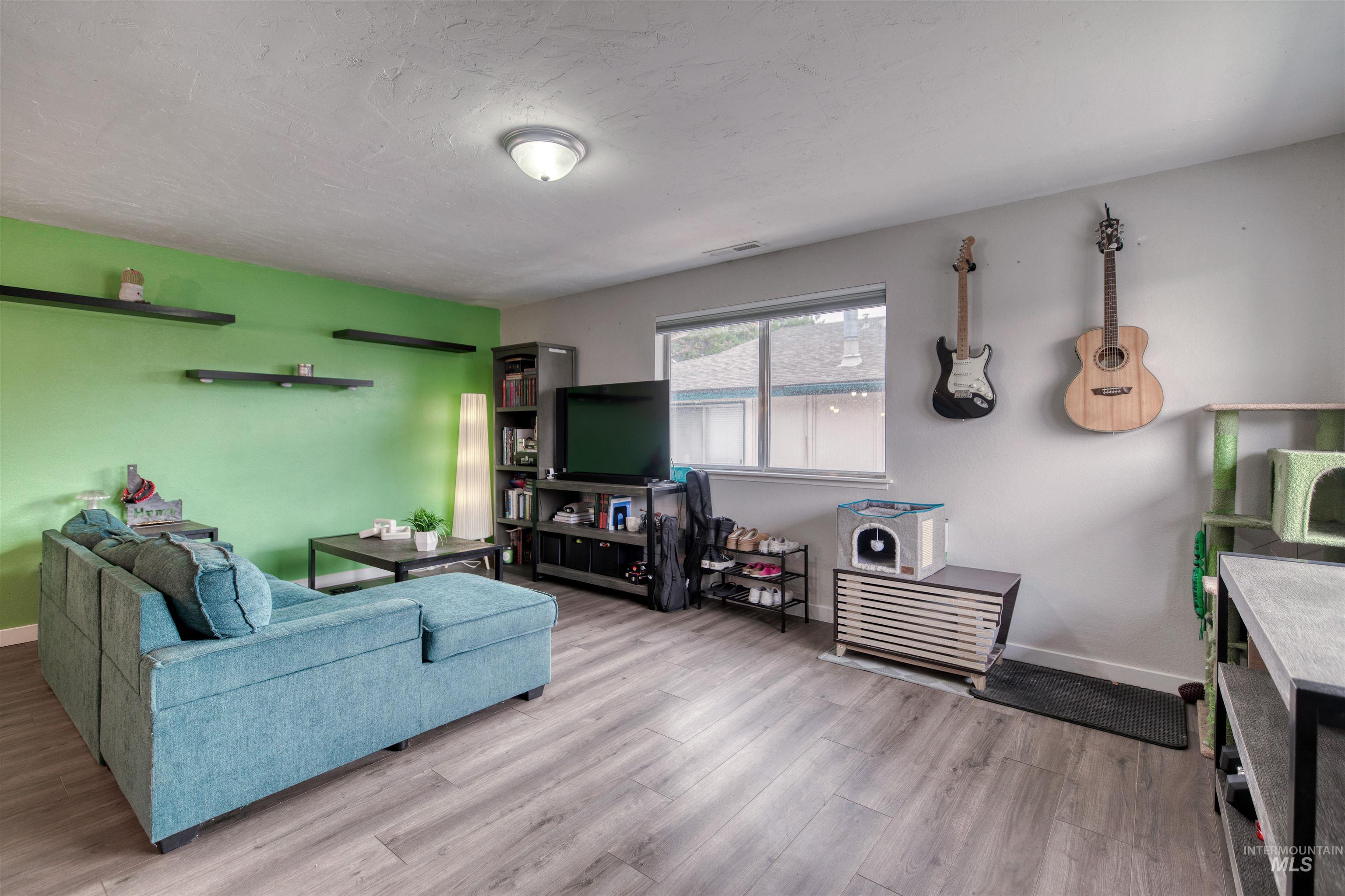 1140 S Phillippi, Boise, Idaho 83705, 2 Bedrooms, 1 Bathroom, Residential For Sale, Price $295,000,MLS 98994899