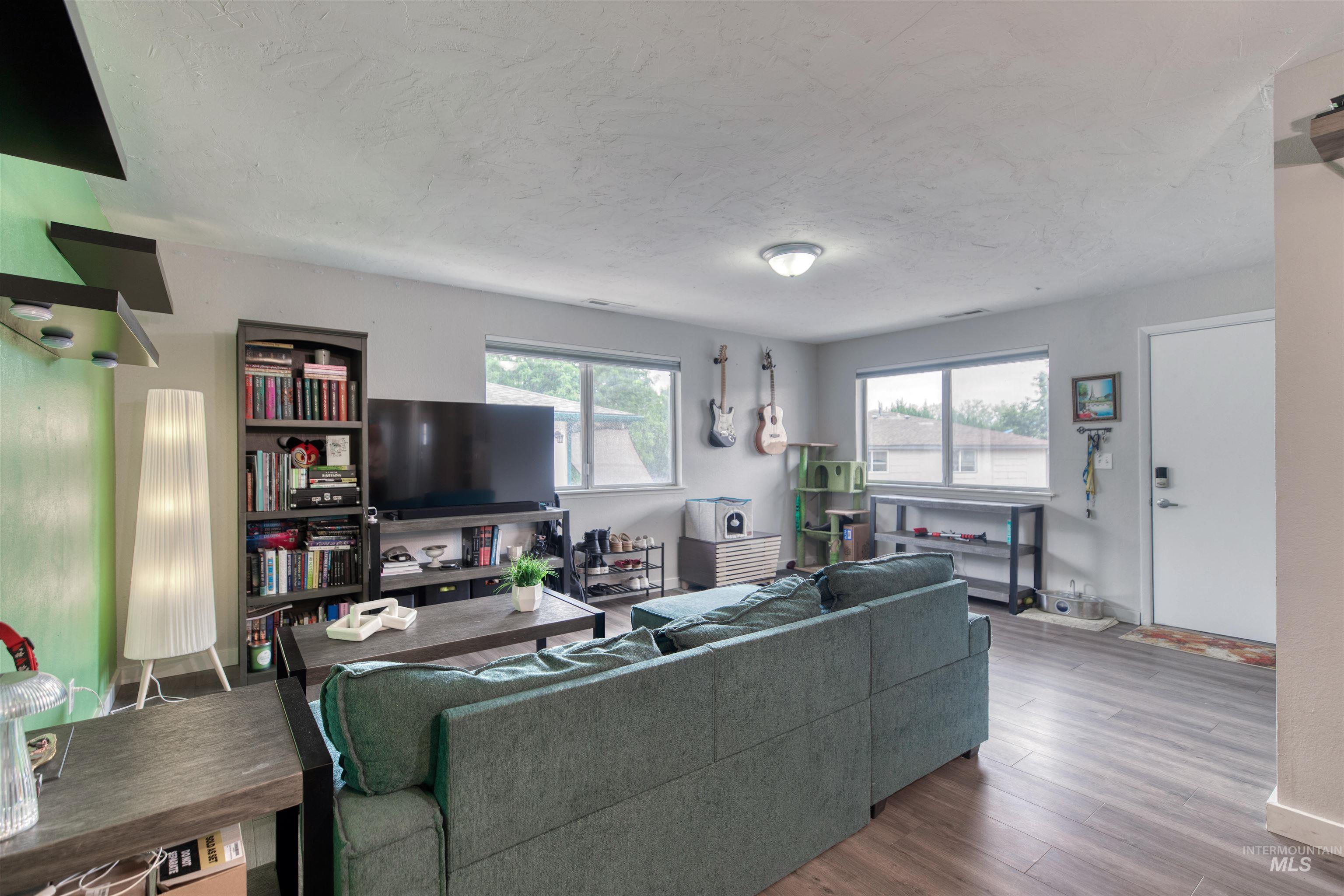 1140 S Phillippi, Boise, Idaho 83705, 2 Bedrooms, 1 Bathroom, Residential For Sale, Price $295,000,MLS 98994899