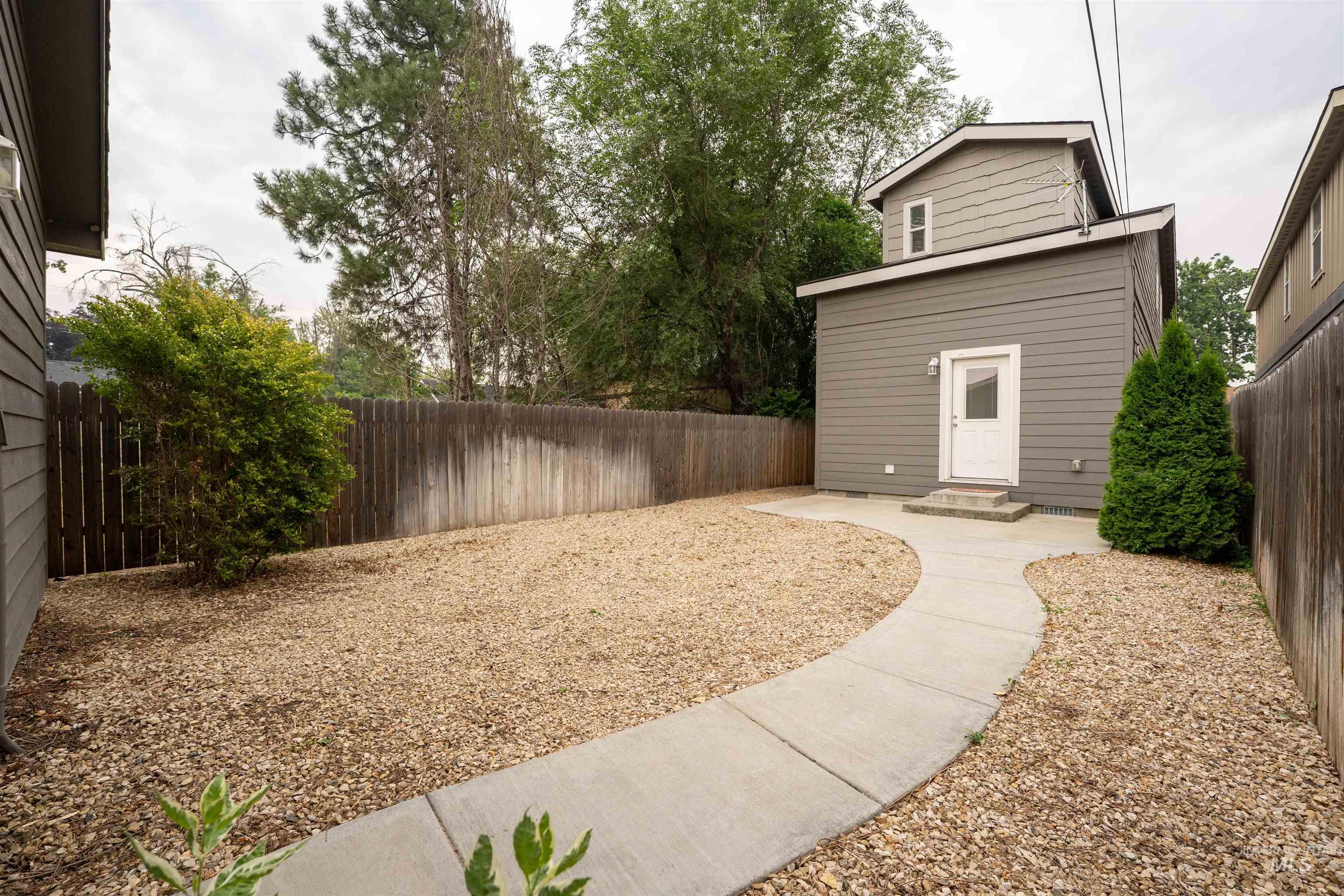 6414 W Russett, Boise, Idaho 83704, 2 Bedrooms, 2.5 Bathrooms, Residential For Sale, Price $419,900,MLS 98994902