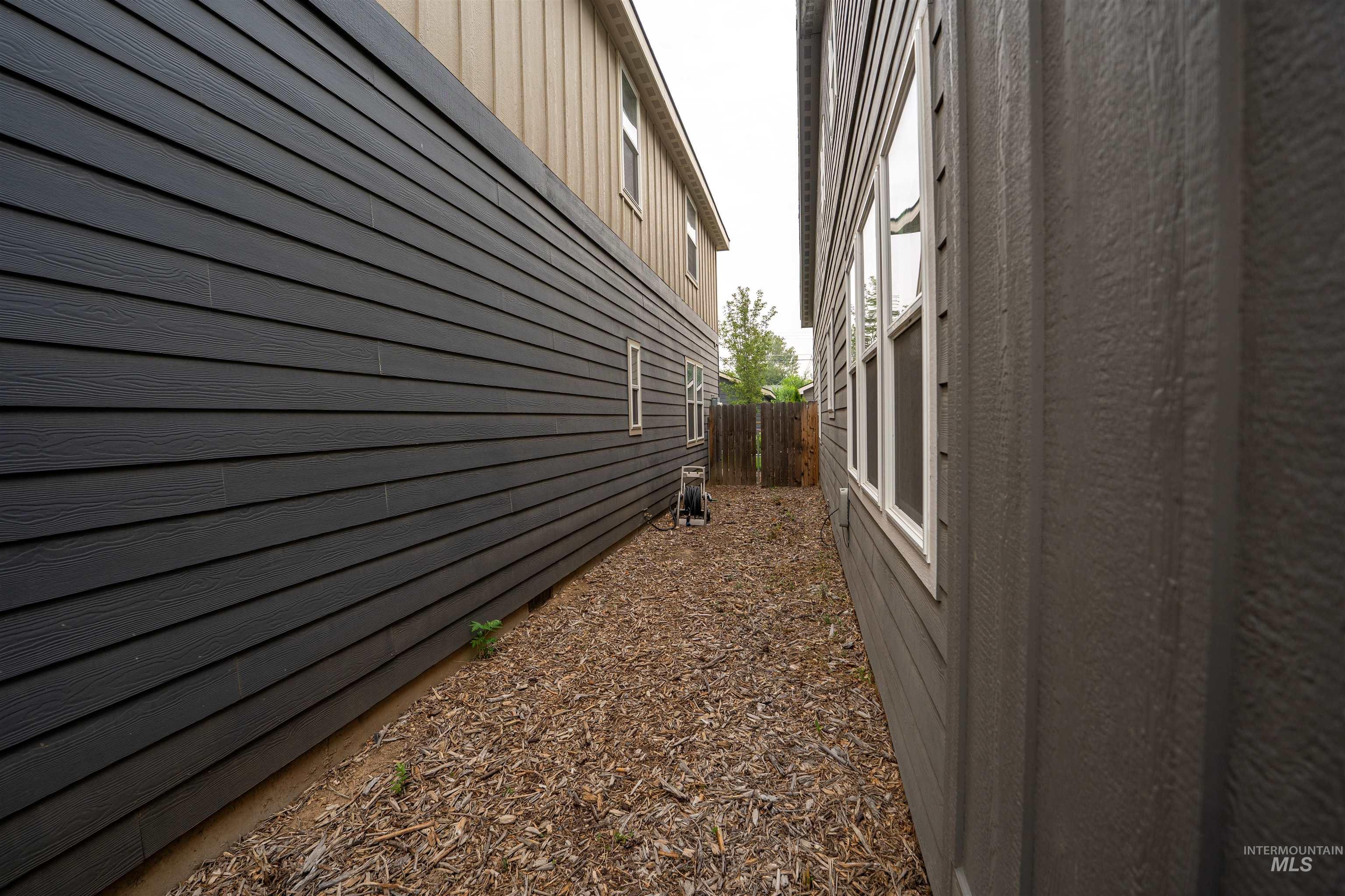 6414 W Russett, Boise, Idaho 83704, 2 Bedrooms, 2.5 Bathrooms, Residential For Sale, Price $419,900,MLS 98994902