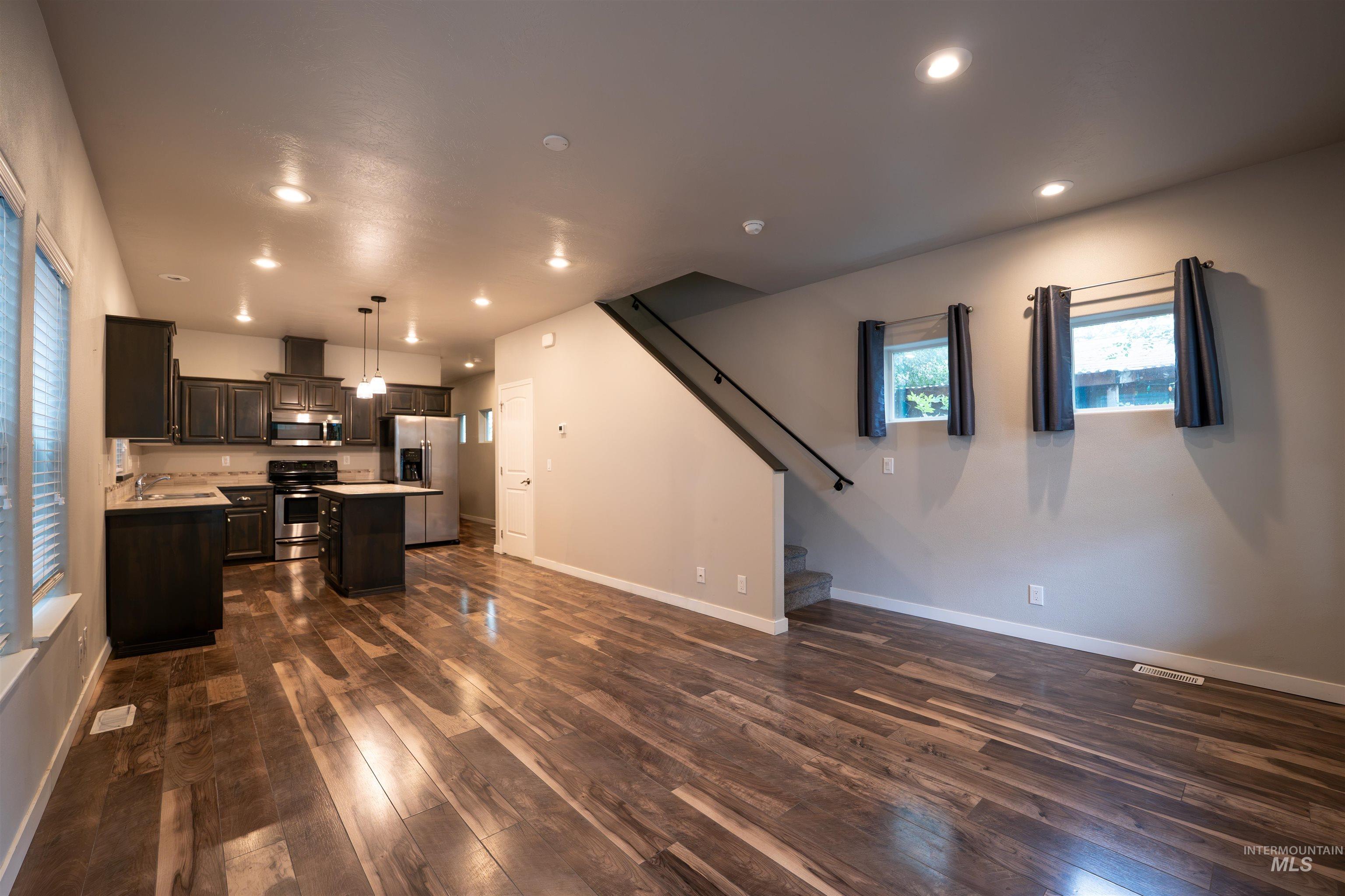6414 W Russett, Boise, Idaho 83704, 2 Bedrooms, 2.5 Bathrooms, Residential For Sale, Price $419,900,MLS 98994902