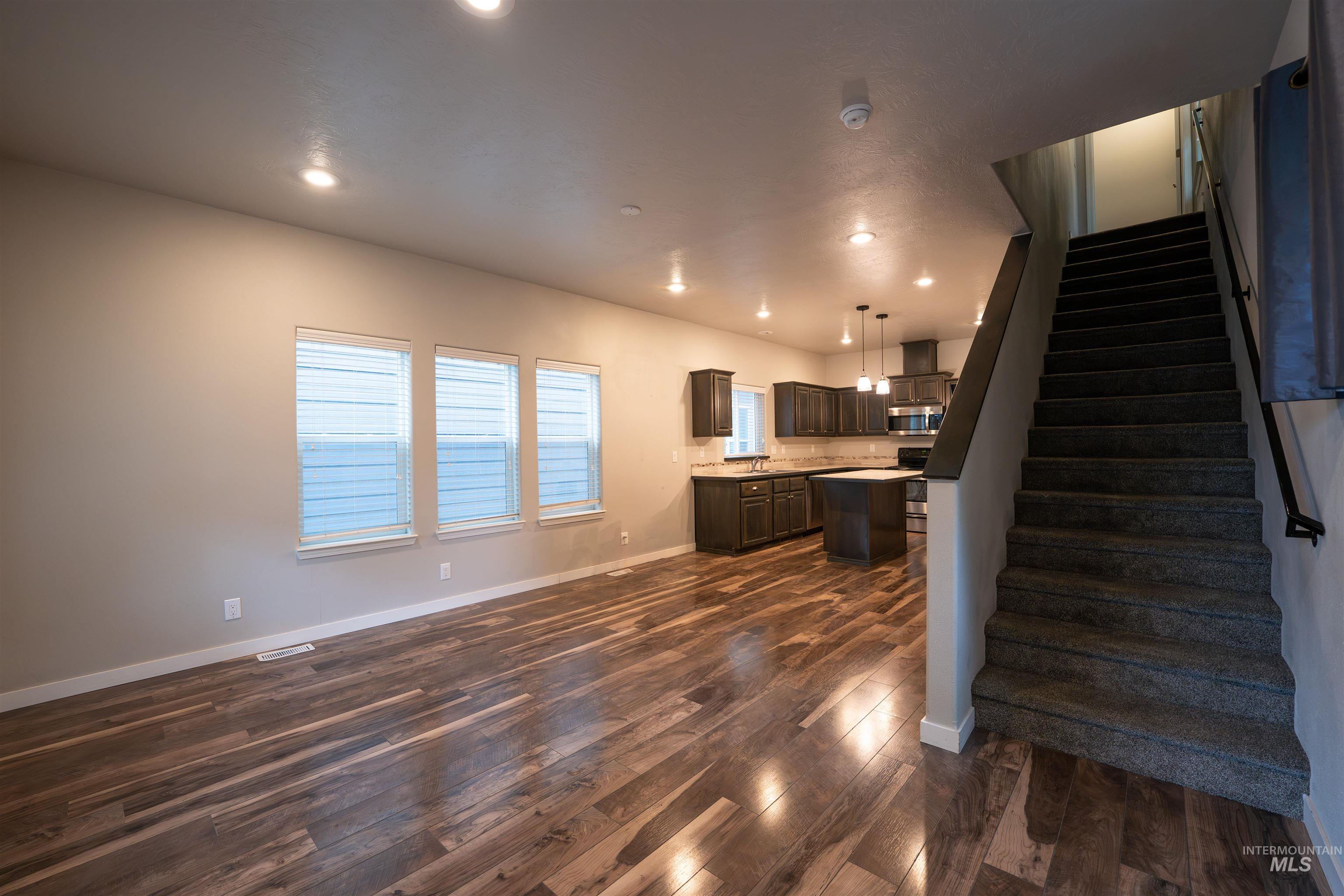 6414 W Russett, Boise, Idaho 83704, 2 Bedrooms, 2.5 Bathrooms, Residential For Sale, Price $419,900,MLS 98994902