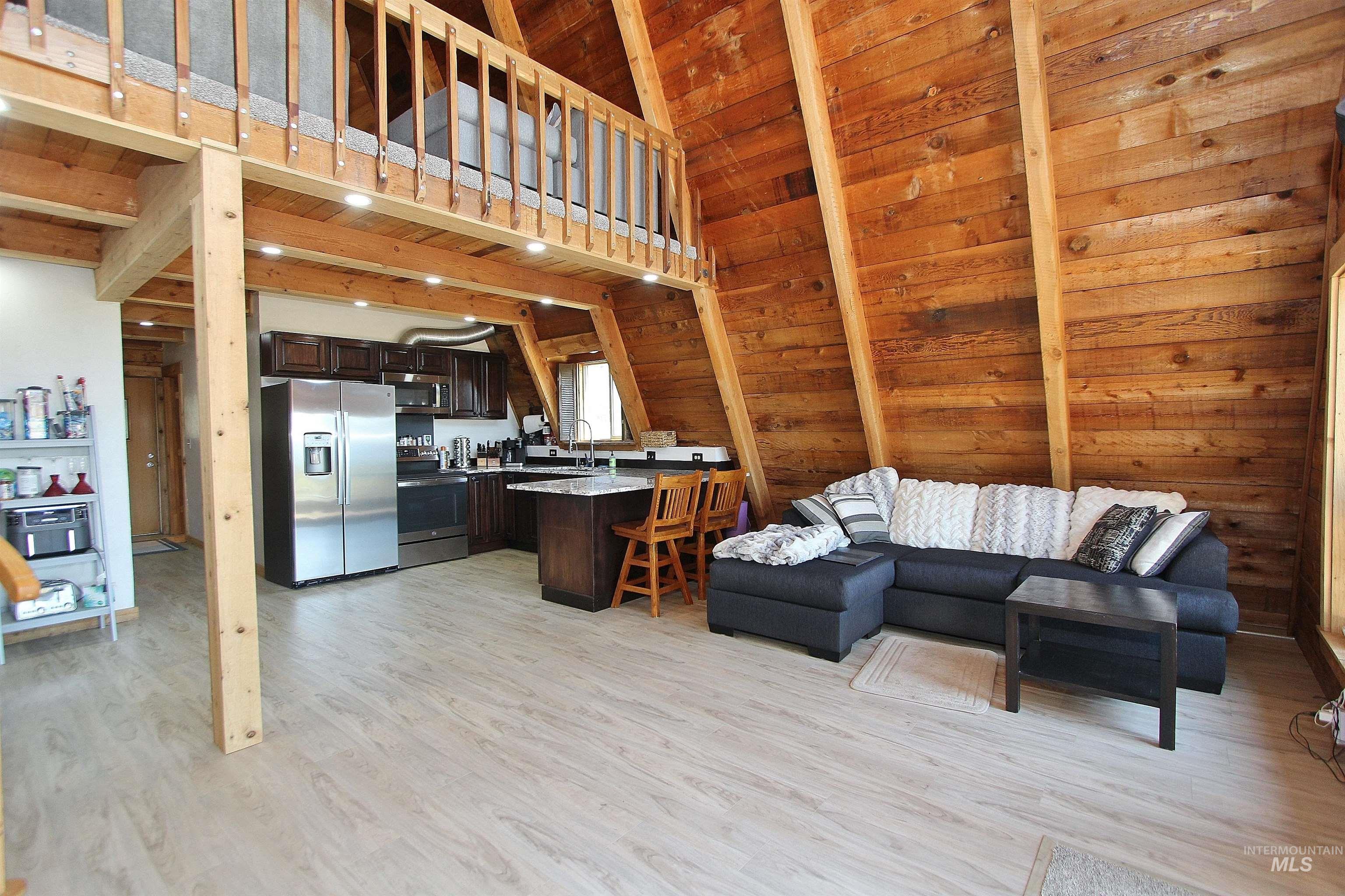 7 Obrien, Cascade, Idaho 83615, 2 Bedrooms, 2 Bathrooms, Rental For Rent, Price $2,500,MLS 98994903