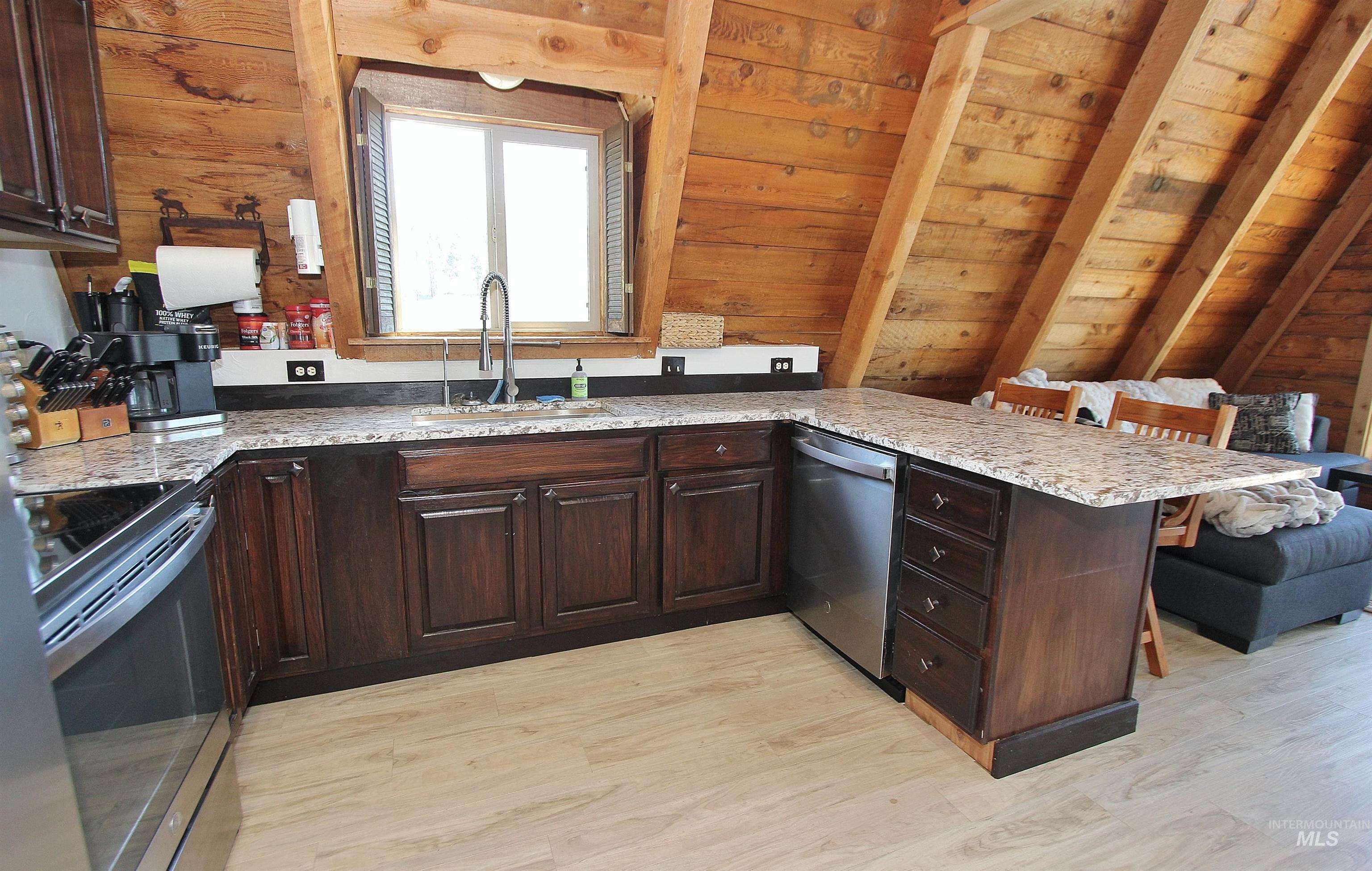 7 Obrien, Cascade, Idaho 83615, 2 Bedrooms, 2 Bathrooms, Rental For Rent, Price $2,500,MLS 98994903