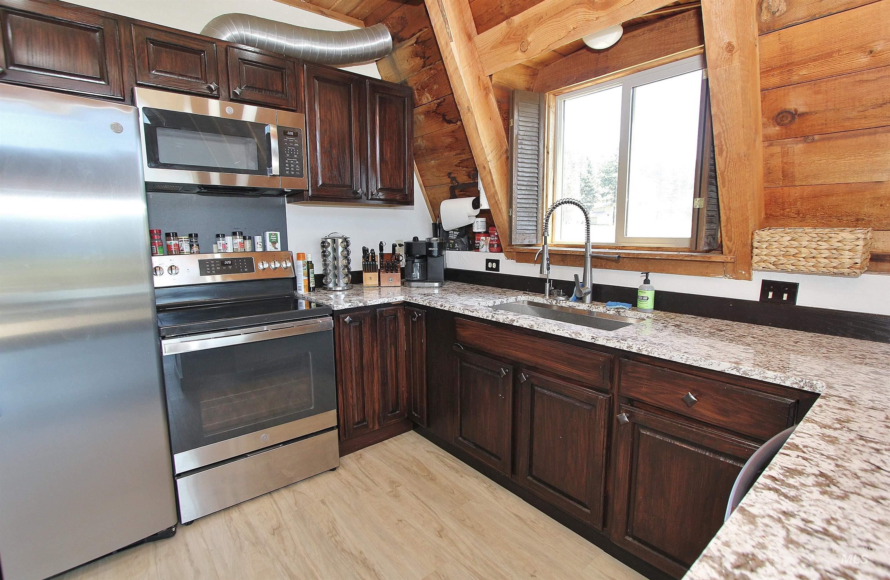 7 Obrien, Cascade, Idaho 83615, 2 Bedrooms, 2 Bathrooms, Rental For Rent, Price $2,500,MLS 98994903