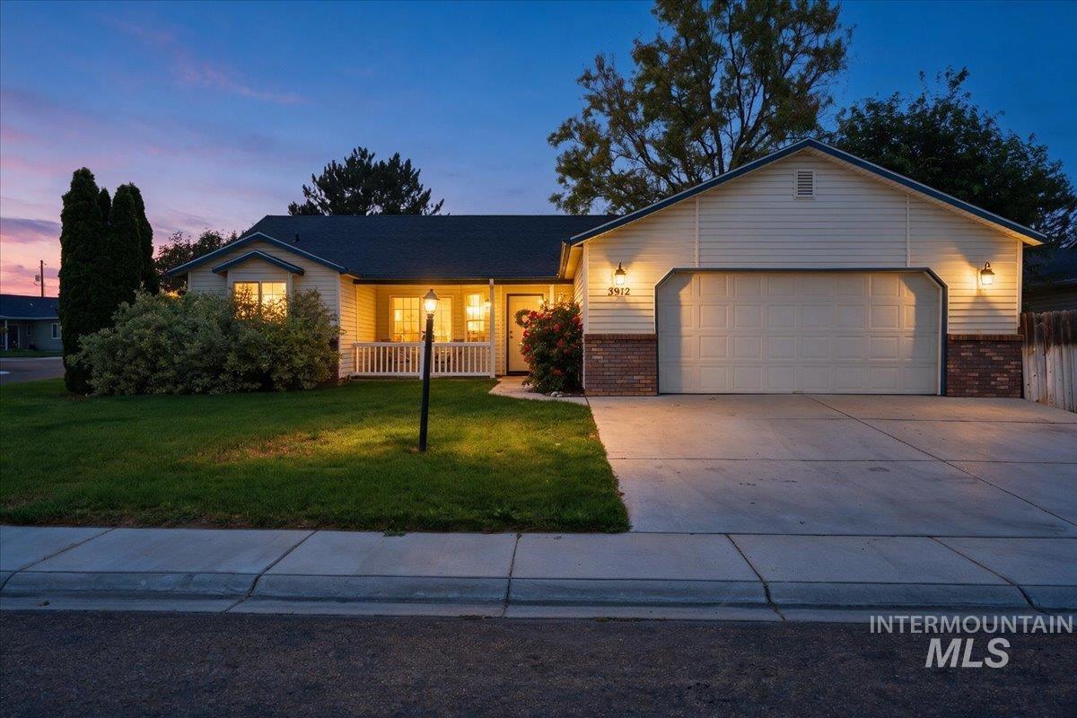 3912 Stonegate Way, Caldwell, Idaho 83605, 3 Bedrooms, 2 Bathrooms, Residential For Sale, Price $349,500,MLS 98994907