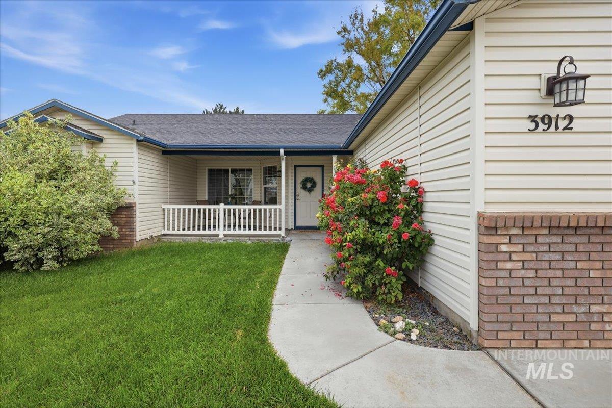 3912 Stonegate Way, Caldwell, Idaho 83605, 3 Bedrooms, 2 Bathrooms, Residential For Sale, Price $349,500,MLS 98994907
