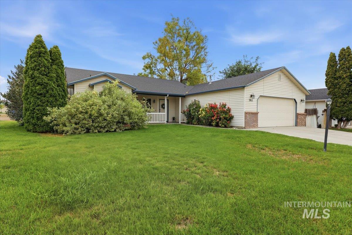 3912 Stonegate Way, Caldwell, Idaho 83605, 3 Bedrooms, 2 Bathrooms, Residential For Sale, Price $349,500,MLS 98994907