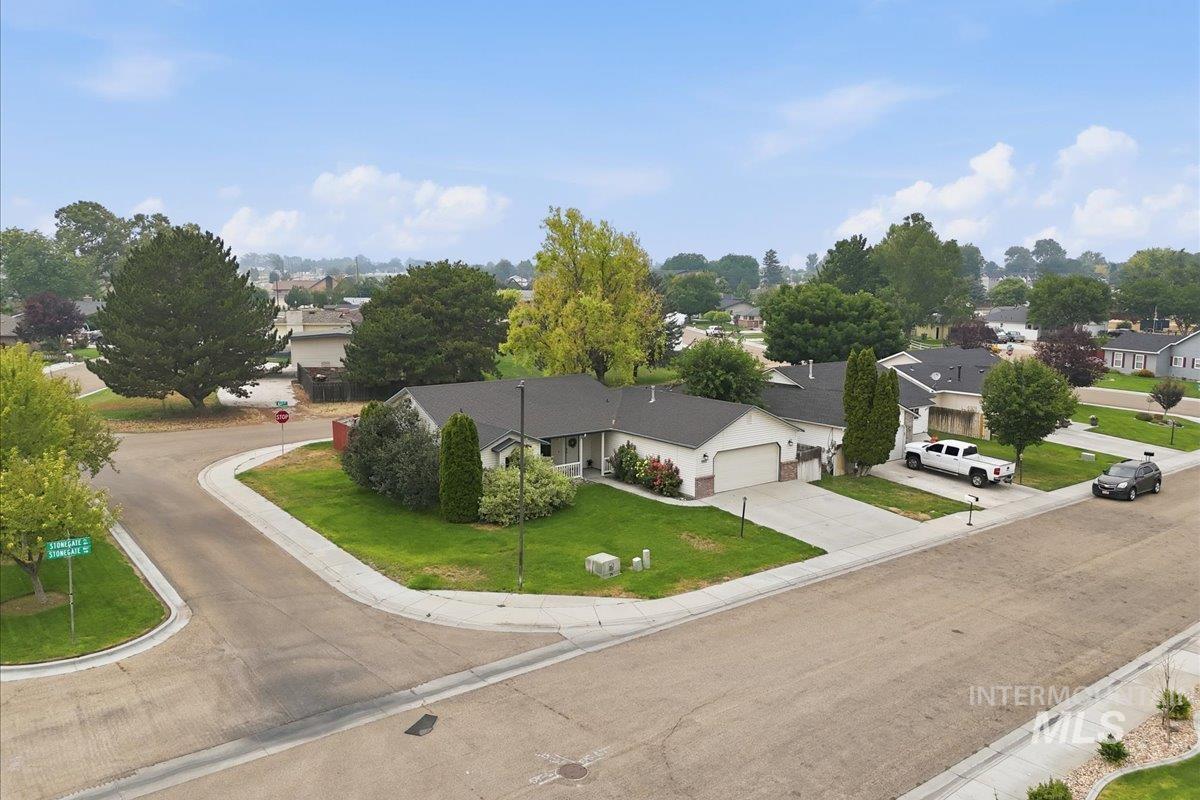 3912 Stonegate Way, Caldwell, Idaho 83605, 3 Bedrooms, 2 Bathrooms, Residential For Sale, Price $349,500,MLS 98994907