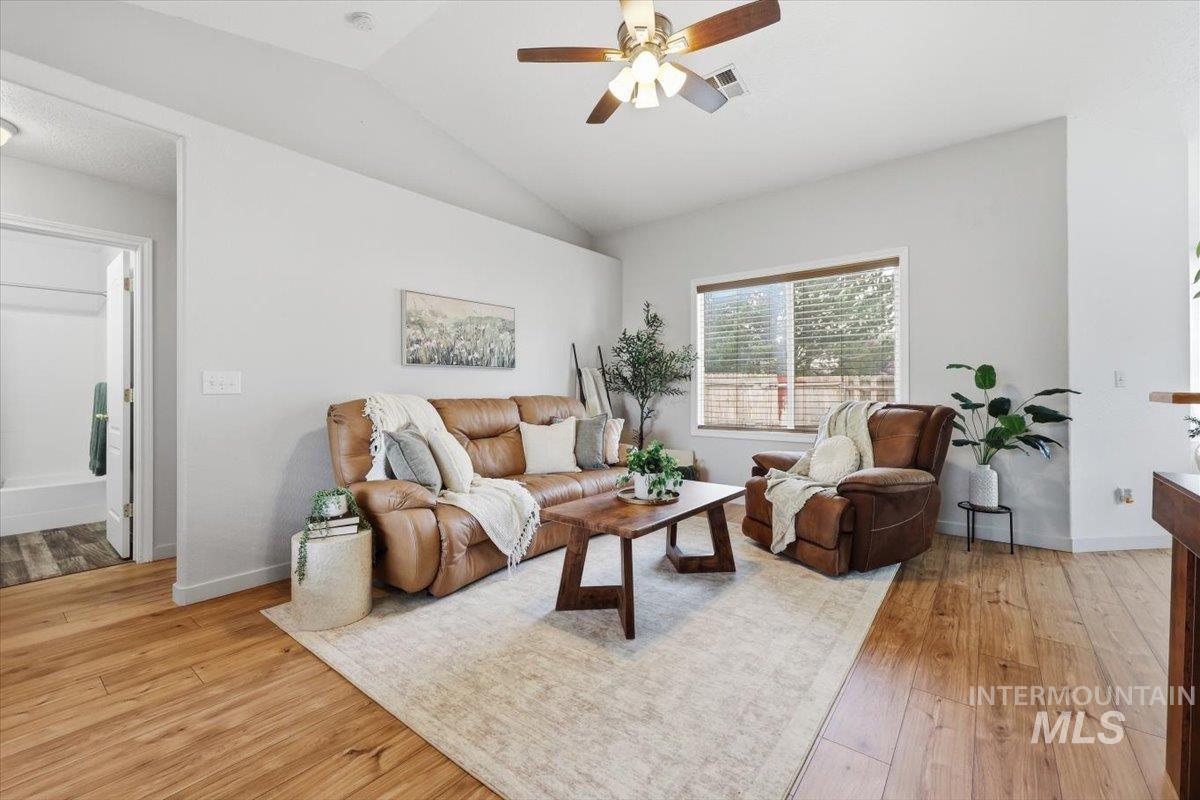 3912 Stonegate Way, Caldwell, Idaho 83605, 3 Bedrooms, 2 Bathrooms, Residential For Sale, Price $349,500,MLS 98994907