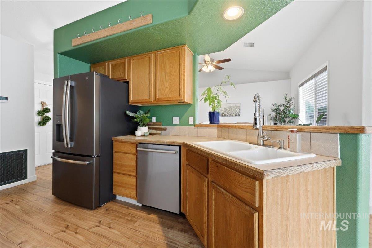 3912 Stonegate Way, Caldwell, Idaho 83605, 3 Bedrooms, 2 Bathrooms, Residential For Sale, Price $349,500,MLS 98994907
